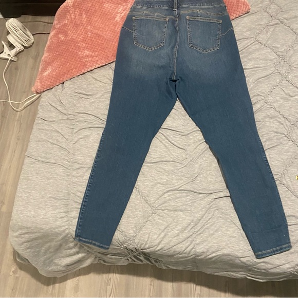 Torrid EUC Bombshell Skinny 16R Jeans - Picture 5 of 7